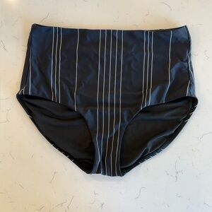 Janela bay high waisted swim bottom - Size M